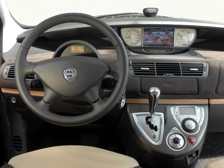  Lancia Phedra 2008 года  (фото 13 из 16)